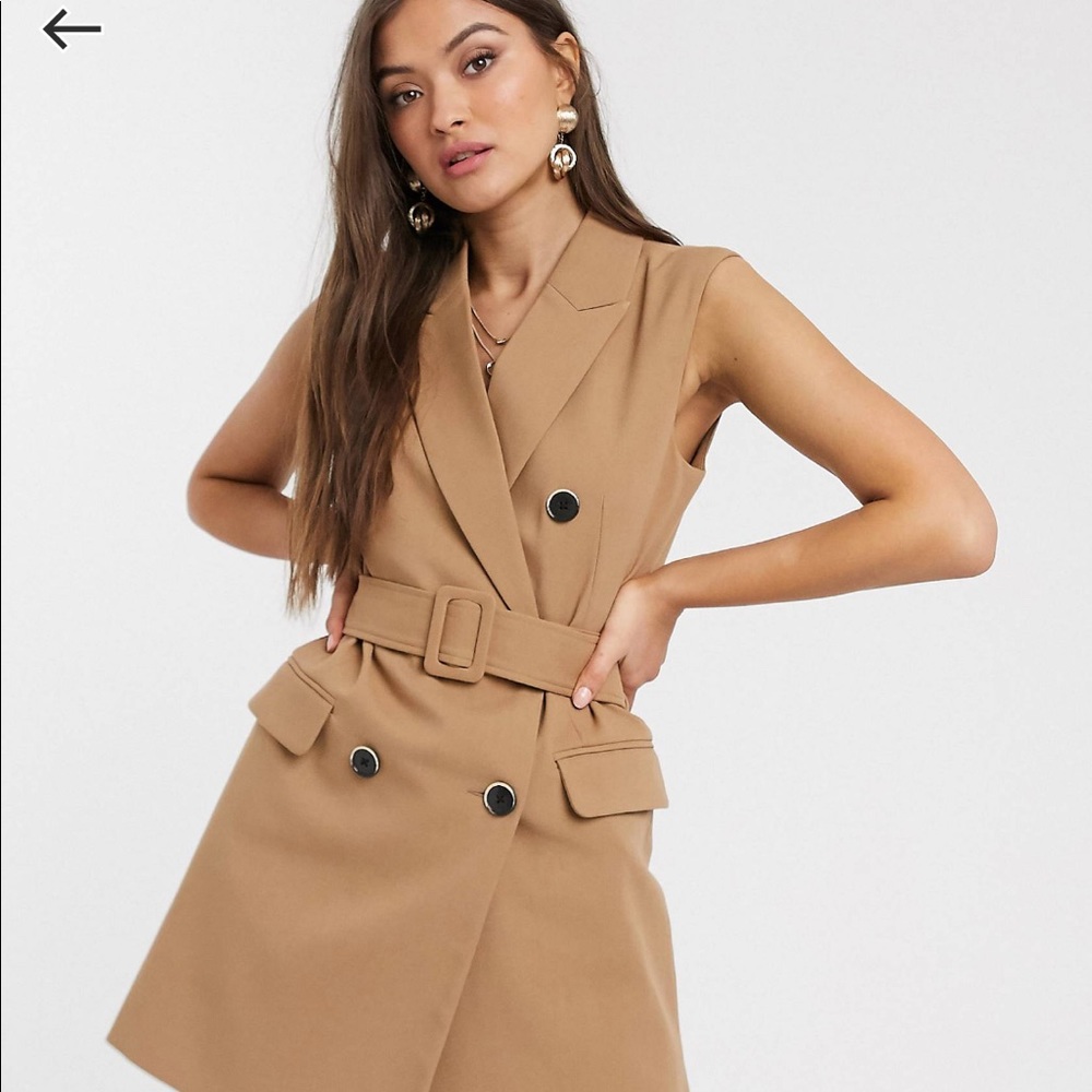 Brand New Stradivarius suit dress with belt in Camel